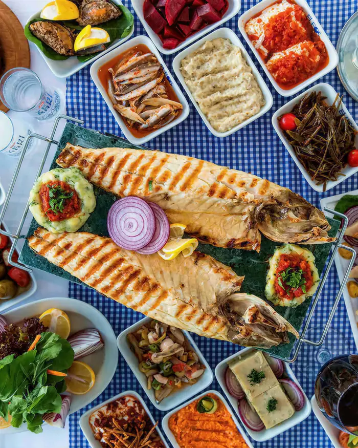 Stół z cypryjskimi meze